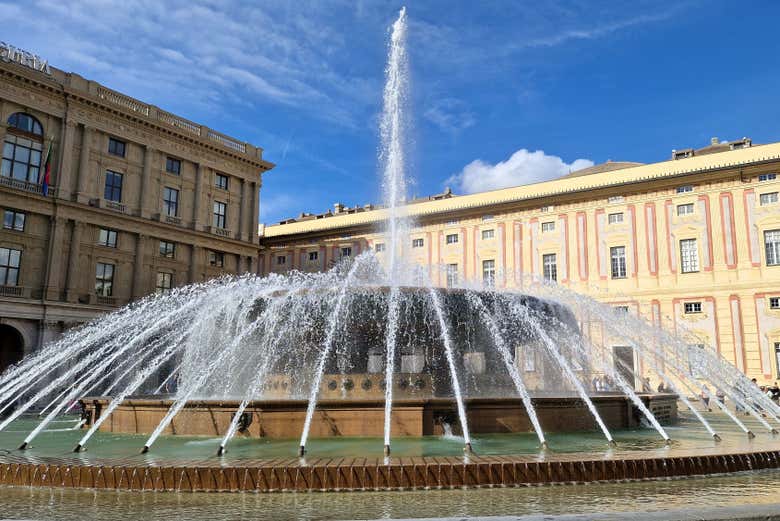 Fuente en el centro de la plaza