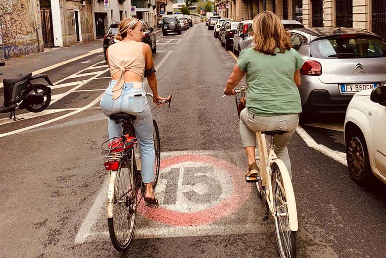 Disfrutando del tour en bicicleta