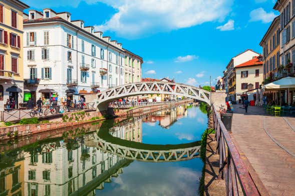 Paseo en barco por los canales de Navigli